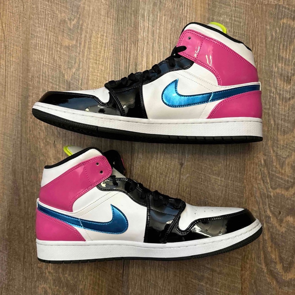 Nike Air Jordan 1 Mid SE Cyber Active Fuchsia Pink - Picture 3 of 13